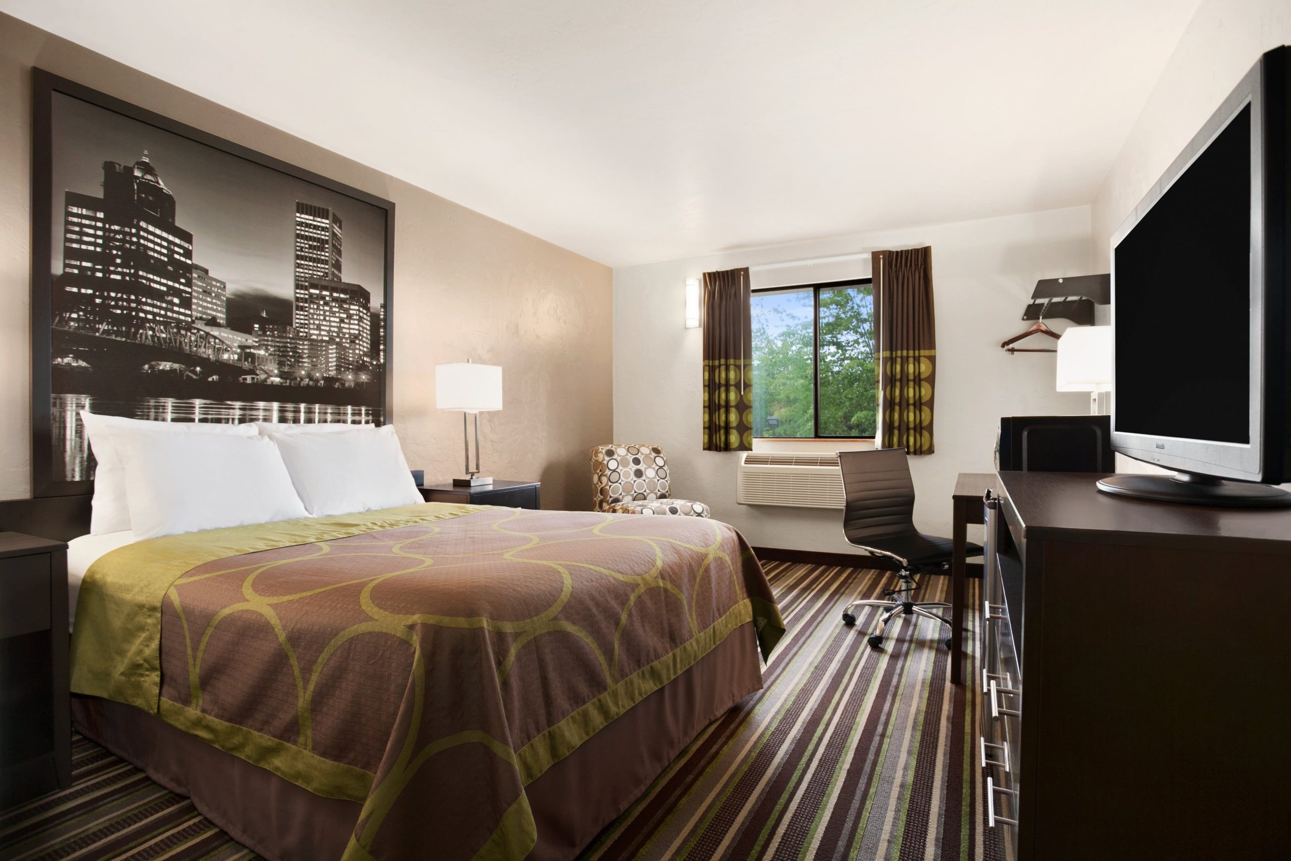 Super 8 by Wyndham: A budget-friendly choice for travelers to Oregon City.