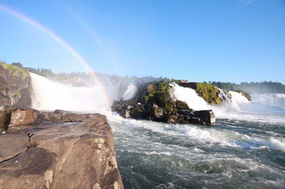 Kayaking in Mt. Hood Territory: The perfect complement to exploring local craft beverages.