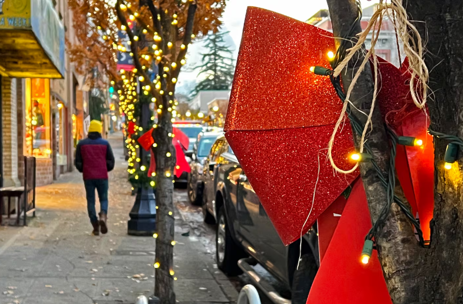 Christmas in Oregon City: A Blend of History, Culture, and Community Spirit